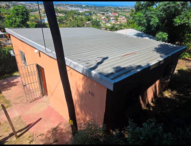 4 BEDROOM APARTMENT FOR SALE IN UMLAZI R